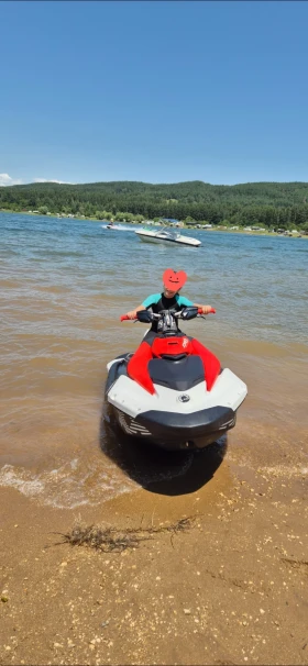 Джет Bombardier Sea Doo Spark 2 trixx 3up, снимка 1