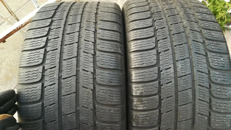 Гуми Зимни 255/40R18, снимка 3 - Гуми и джанти - 26187519