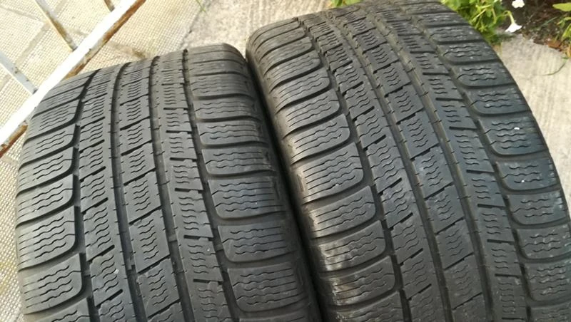 Гуми Зимни 255/40R18, снимка 2 - Гуми и джанти - 26187519