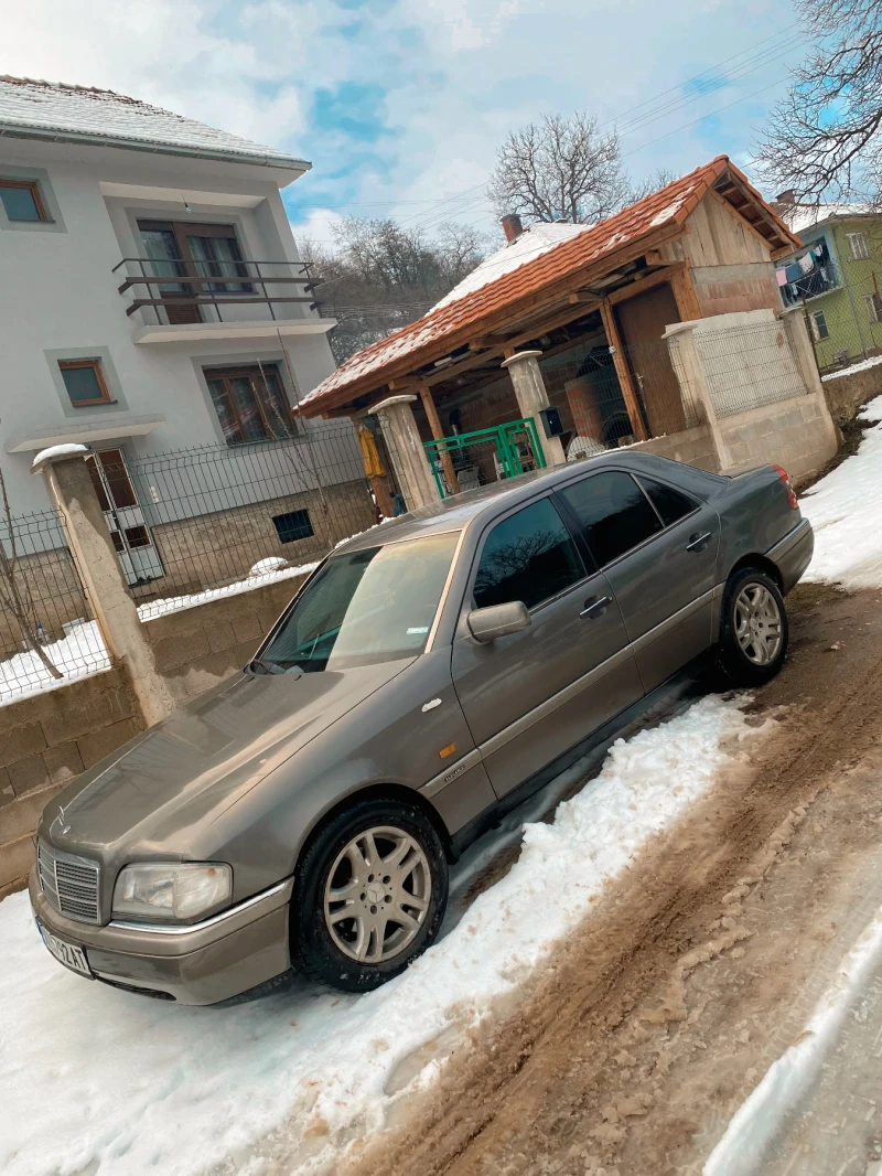 Mercedes-Benz C 180 Elegance, снимка 13 - Автомобили и джипове - 48588662