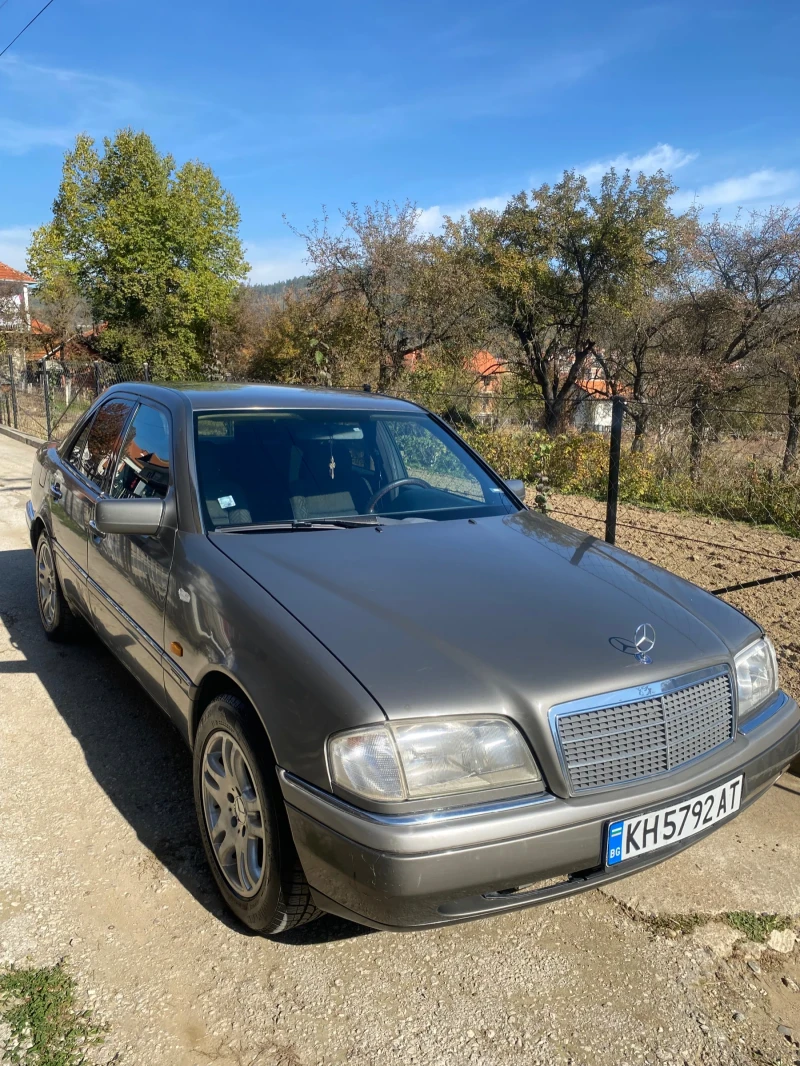 Mercedes-Benz C 180 Elegance, снимка 7 - Автомобили и джипове - 48588662