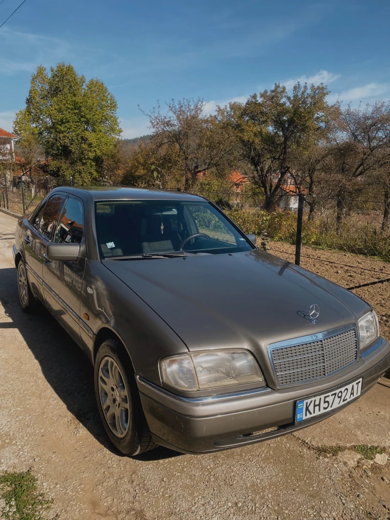 Mercedes-Benz C 180 Elegance, снимка 3 - Автомобили и джипове - 48588662