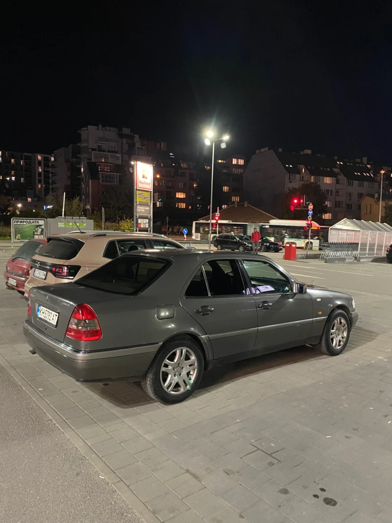 Mercedes-Benz C 180 Elegance, снимка 15 - Автомобили и джипове - 48588662