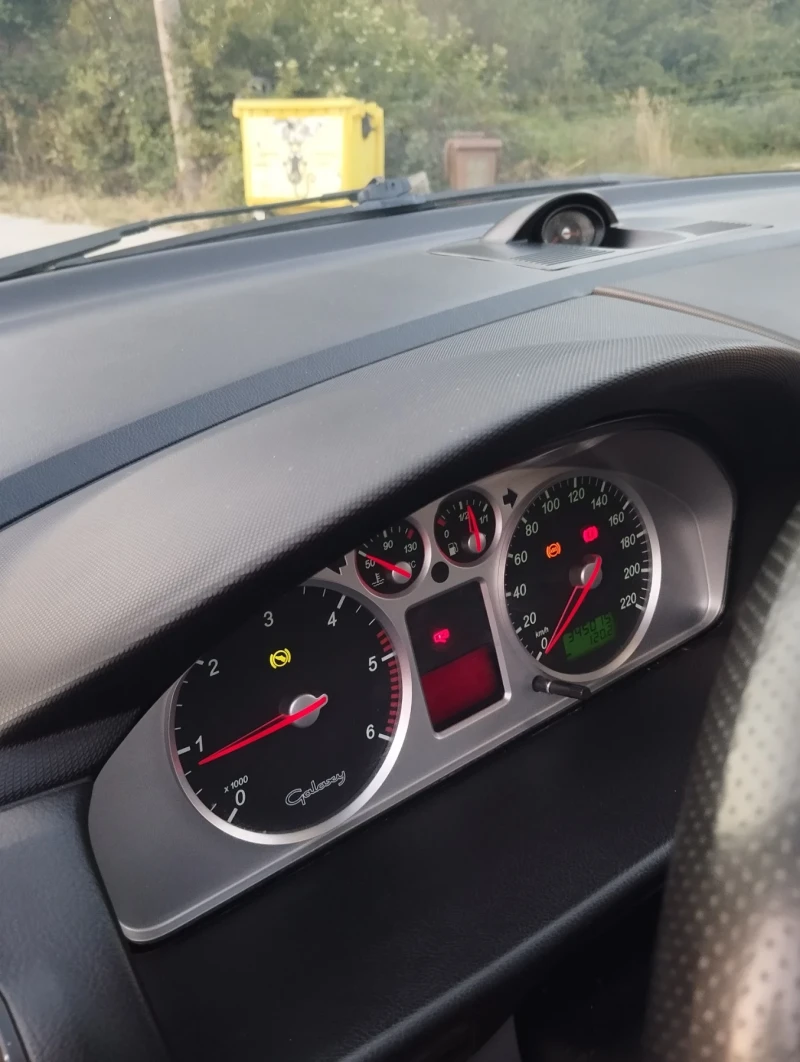 VW Sharan 1.9tdi.avtomatik, снимка 8 - Автомобили и джипове - 51959375