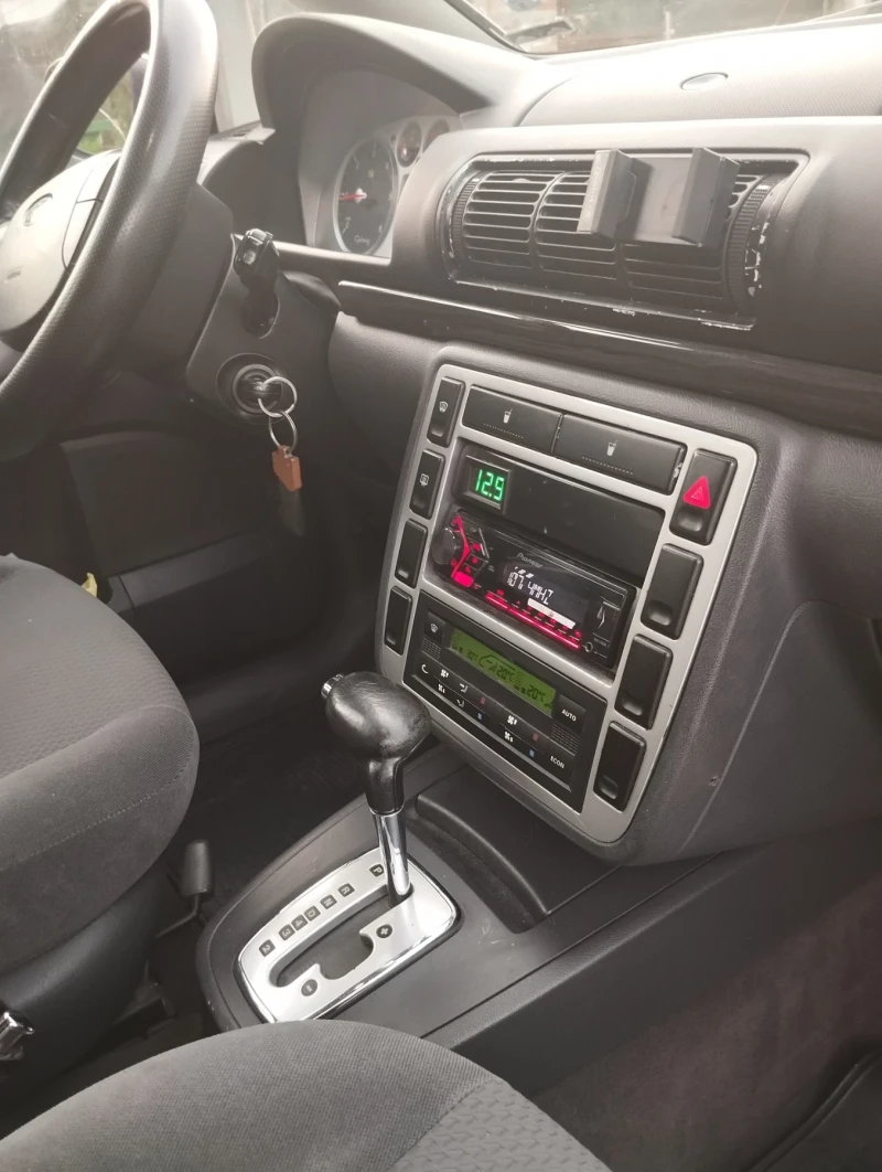 VW Sharan 1.9tdi.avtomatik, снимка 4 - Автомобили и джипове - 51959375