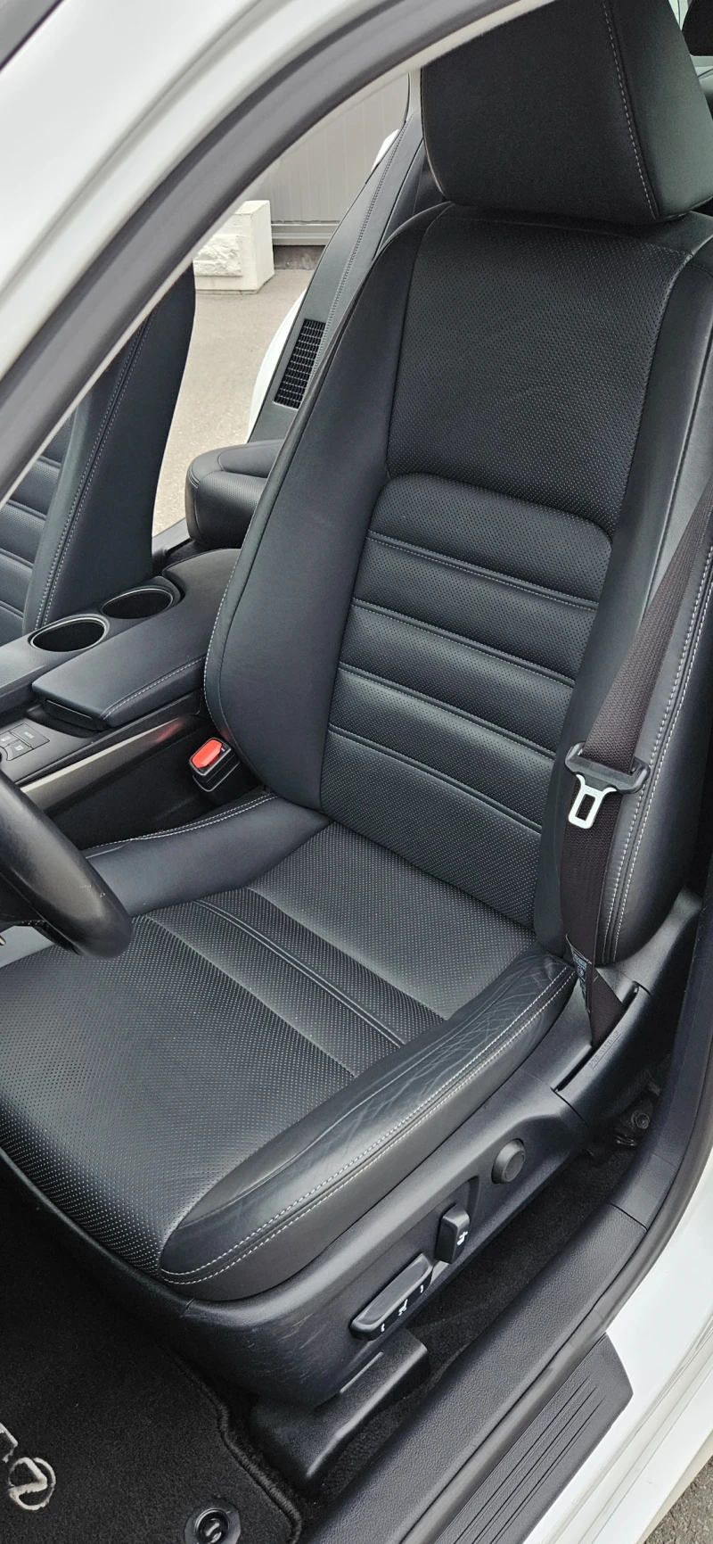 Lexus IS 300 SPORT, Дистроник, перла, фул макс, снимка 8 - Автомобили и джипове - 52514691