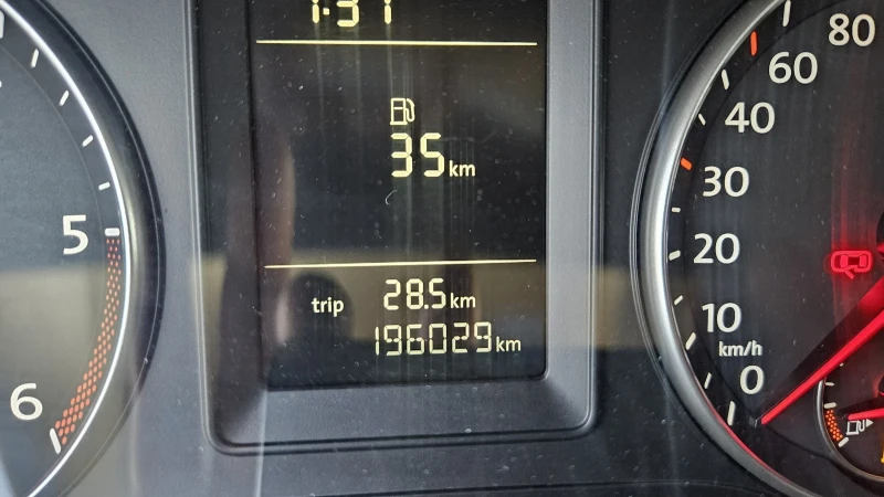 VW Touran 1.6 TDI, снимка 15 - Автомобили и джипове - 52756272