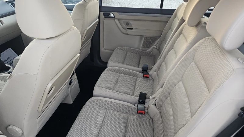VW Touran 1.6 TDI, снимка 10 - Автомобили и джипове - 52756272