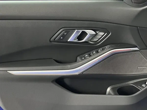 BMW 330 i xDrive M-Sport Pro = NEW = Shadow Line Гаранция, снимка 4 - Автомобили и джипове - 53823899