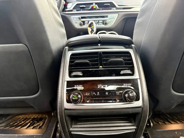 BMW 750 XDRIVE HEAD UP/360#PANO# #УНИКАТ# !FULL!, снимка 10 - Автомобили и джипове - 55091716