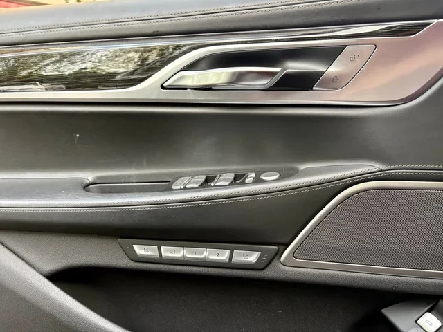 BMW 750 XDRIVE HEAD UP/360#PANO# #УНИКАТ# !FULL!, снимка 8 - Автомобили и джипове - 55091716