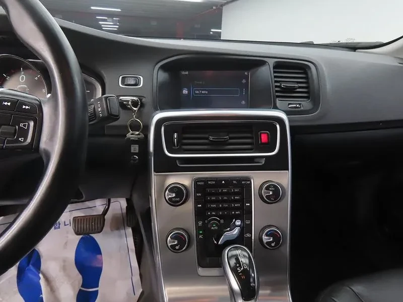 Volvo S60 D2 2Nd Generation, снимка 10 - Автомобили и джипове - 56737566