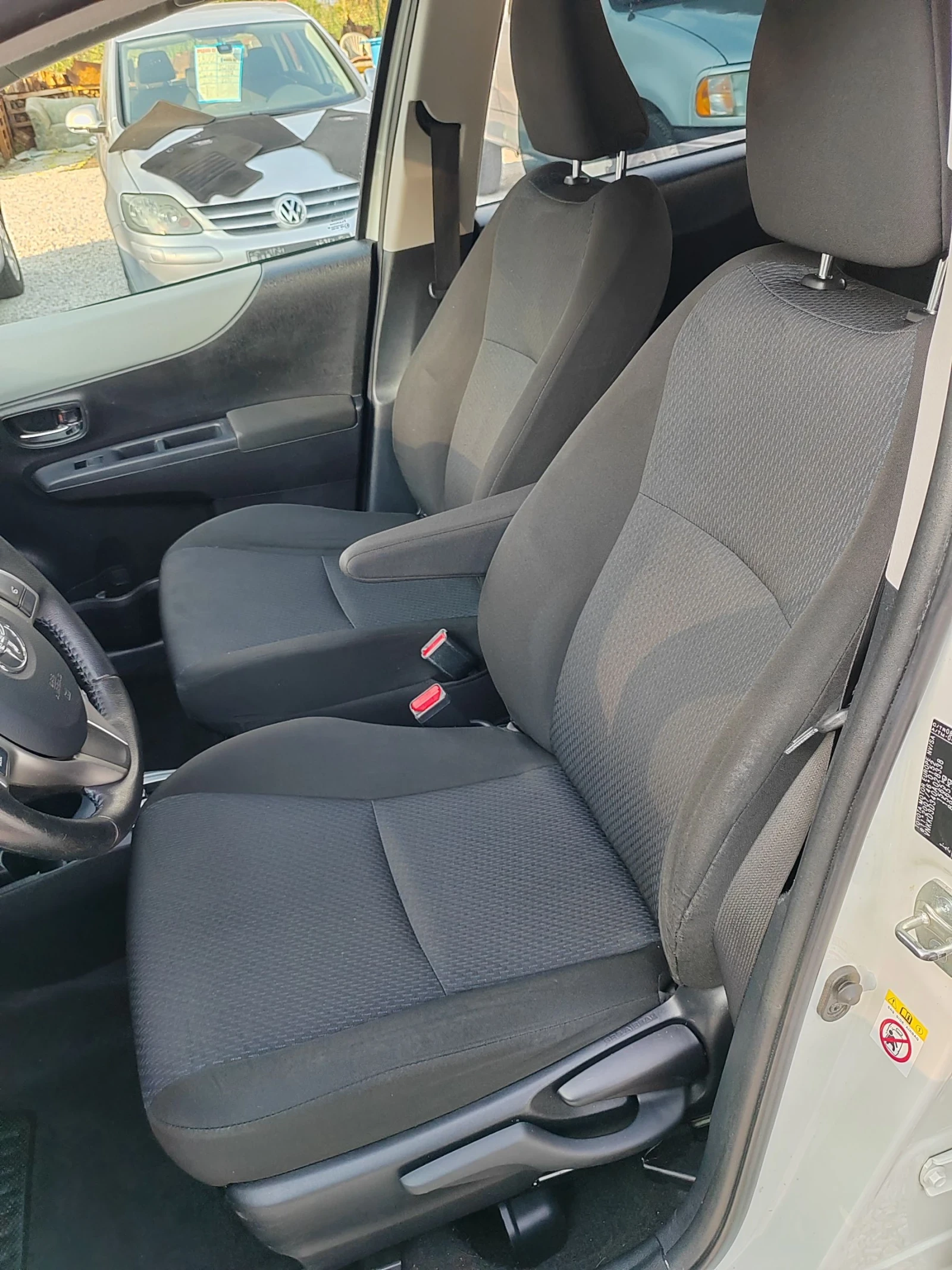 Toyota Yaris 1.5, Хибрид, ТОП  - изображение 9