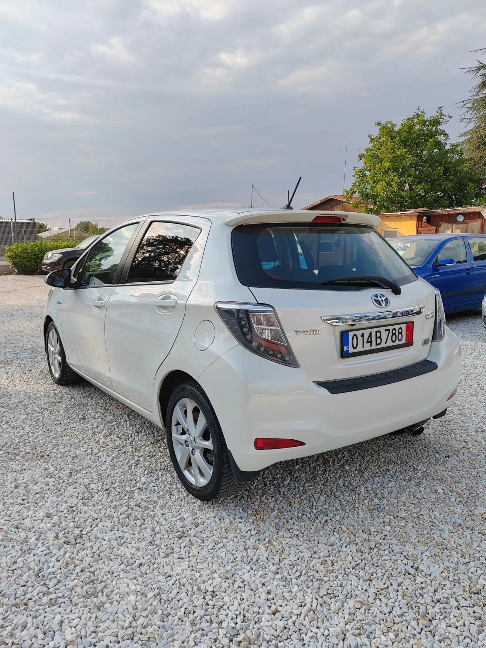 Toyota Yaris 1.5, Хибрид, ТОП  - изображение 4