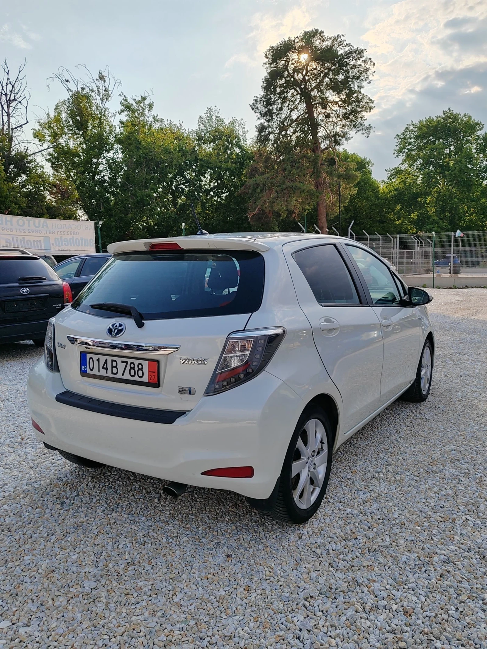 Toyota Yaris 1.5, Хибрид, ТОП  - изображение 3