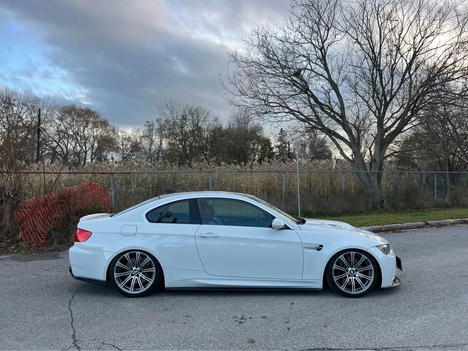 BMW M3 ALPINE WHITE* ЧЕРВЕНА КОЖА * CARFAX * АВТОКРЕДИТ * - изображение 6