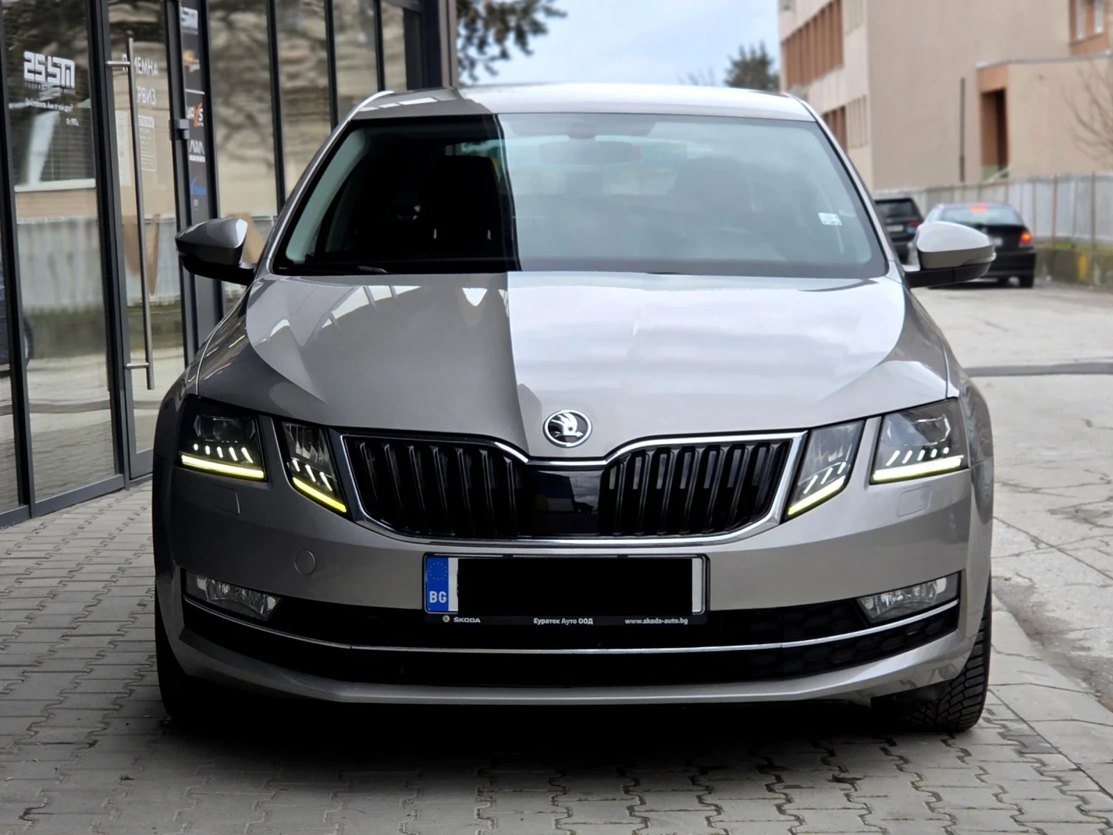 Skoda Octavia 2.0TDI Facelift* Сервизна история Еуротек, снимка 2 - Автомобили и джипове - 53905074