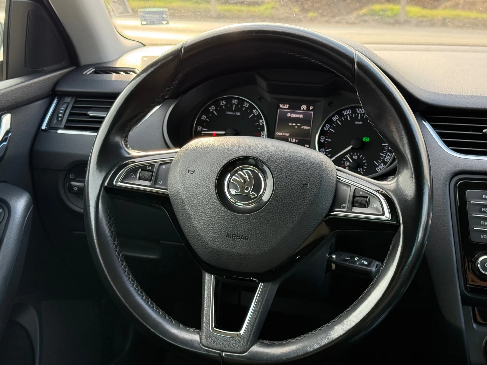 Skoda Octavia 2.0TDI* NAVI* РЕАЛНИ КМ* РЕГИСТРИРАНА* ОБСЛУЖЕНА, снимка 7 - Автомобили и джипове - 53974879