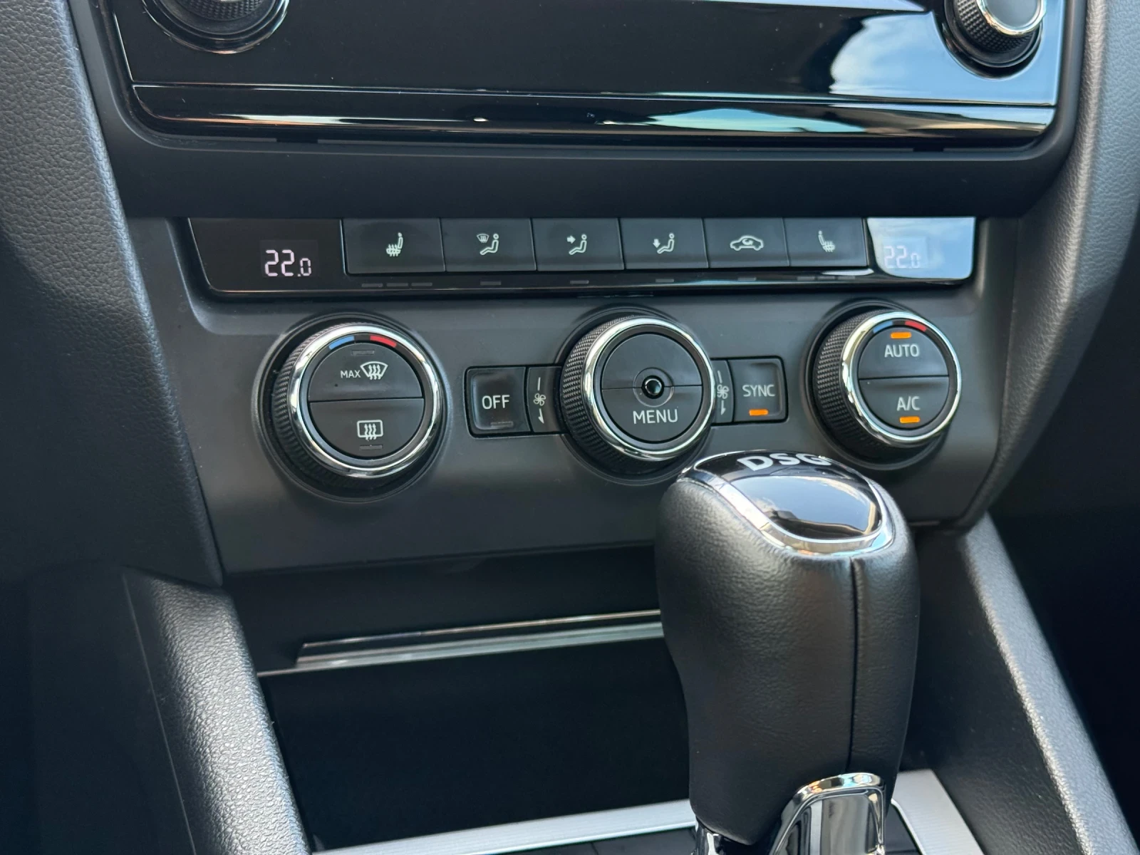 Skoda Octavia 2.0TDI* NAVI* РЕАЛНИ КМ* РЕГИСТРИРАНА* ОБСЛУЖЕНА, снимка 11 - Автомобили и джипове - 53974879