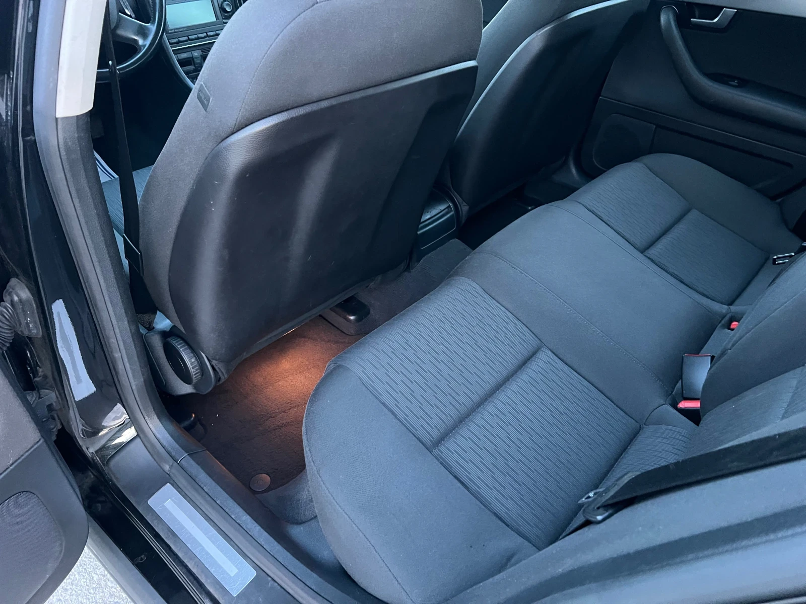 Audi A4 2.0 TDI 140kc , снимка 8 - Автомобили и джипове - 53978711