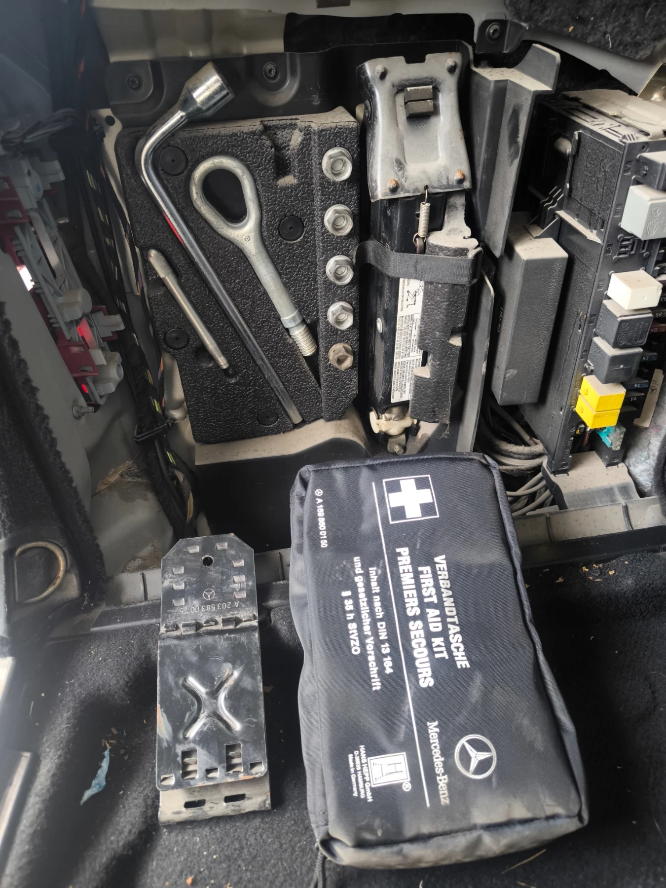 Mercedes-Benz C 220 CDI, снимка 13 - Автомобили и джипове - 54140101