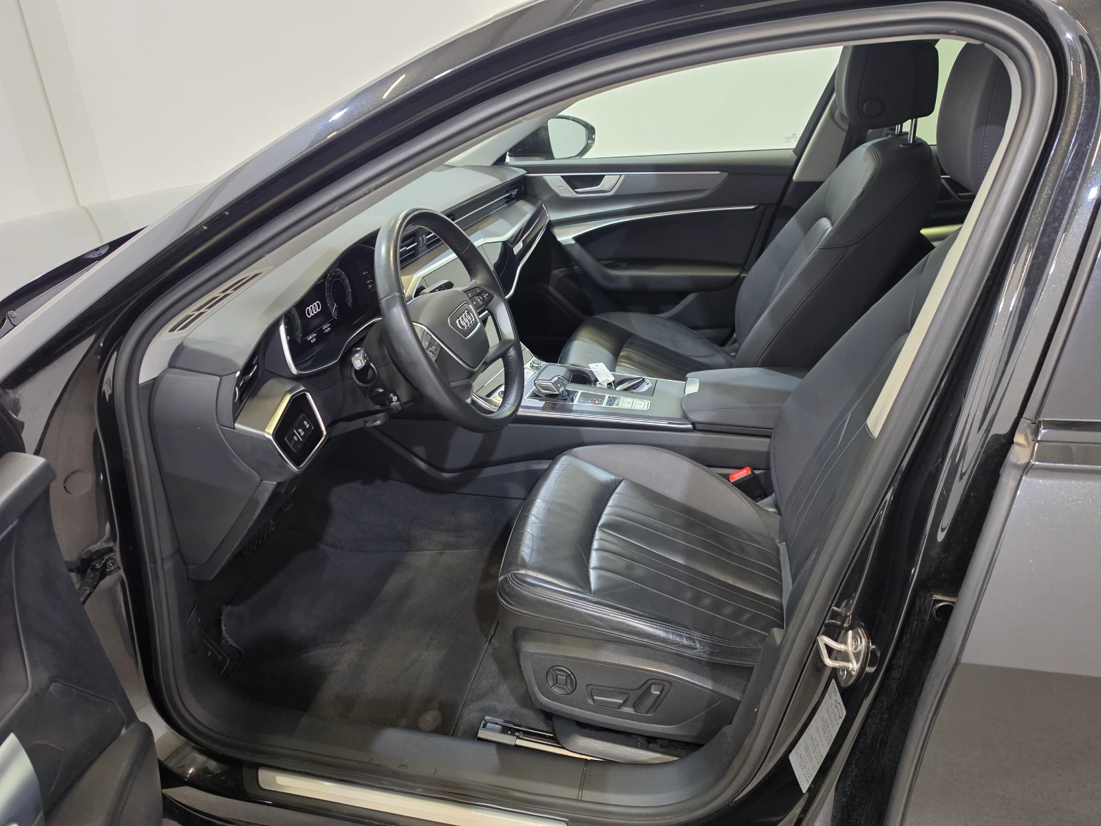 Audi A6 50 TFSIe Plug-In Hybrid Quattro Virtual, снимка 15 - Автомобили и джипове - 54595338