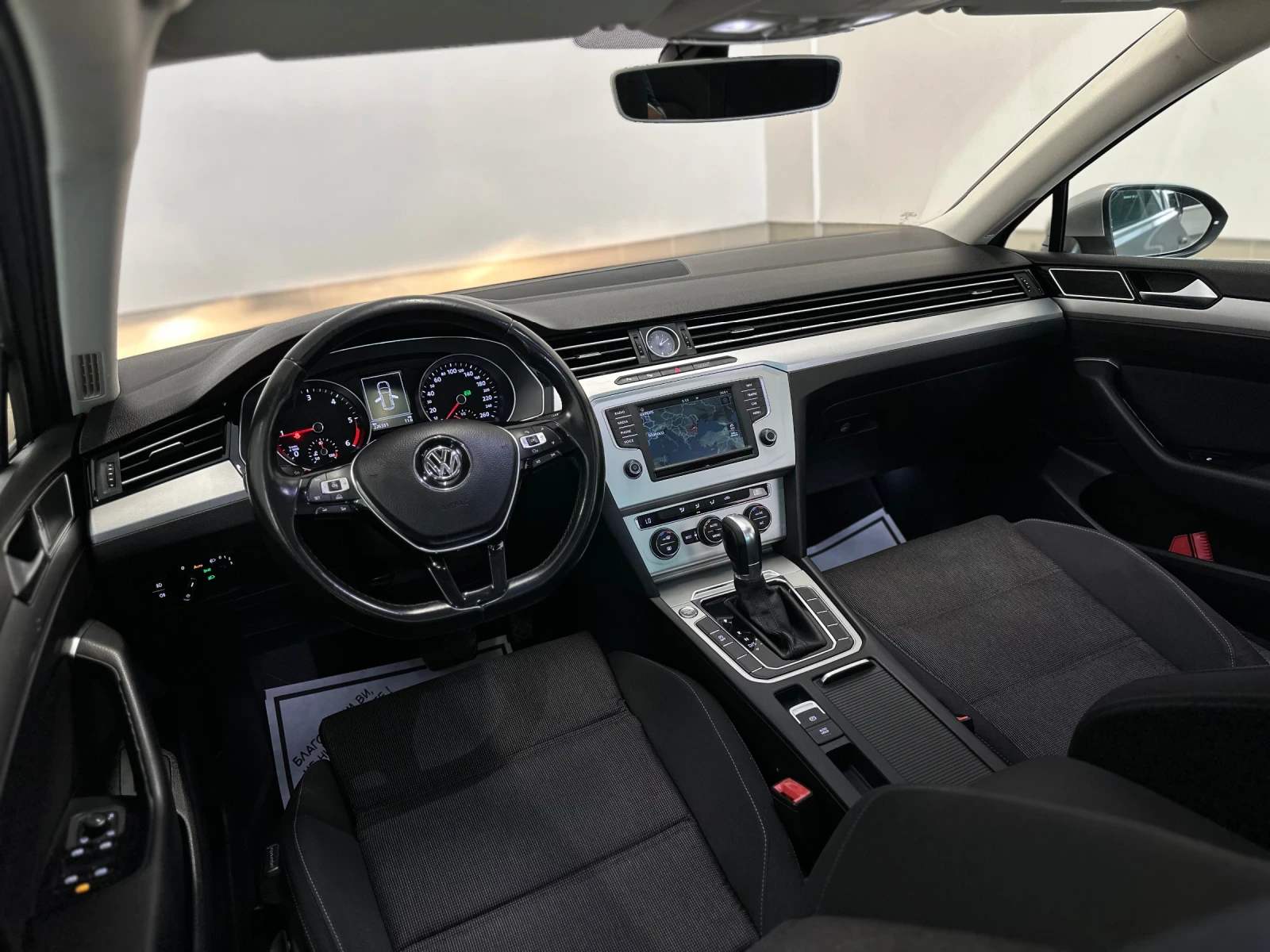 VW Passat 2.00D/DSG6/Панорама/Keyless/Щори/Обслужен в VW/TOP, снимка 11 - Автомобили и джипове - 54672583