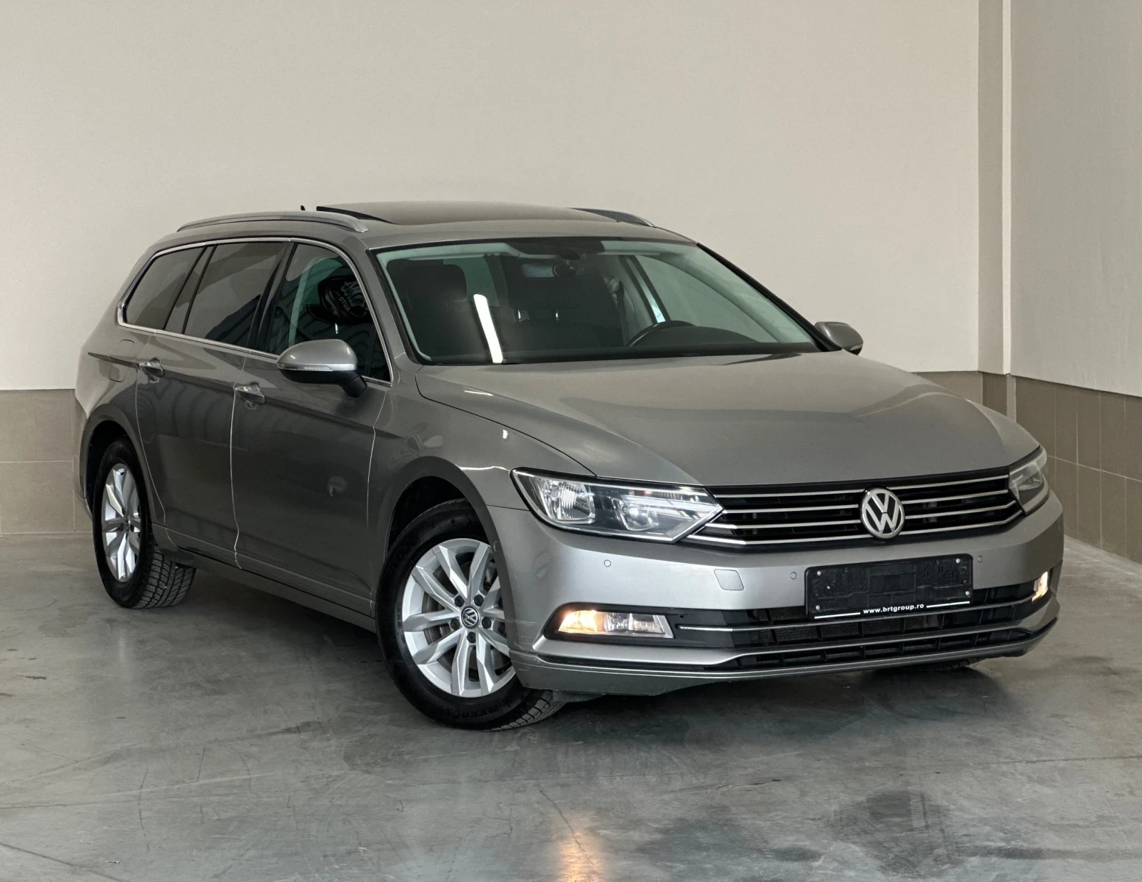 VW Passat 2.00D/DSG6/Панорама/Keyless/Щори/Обслужен в VW/TOP, снимка 4 - Автомобили и джипове - 54672583