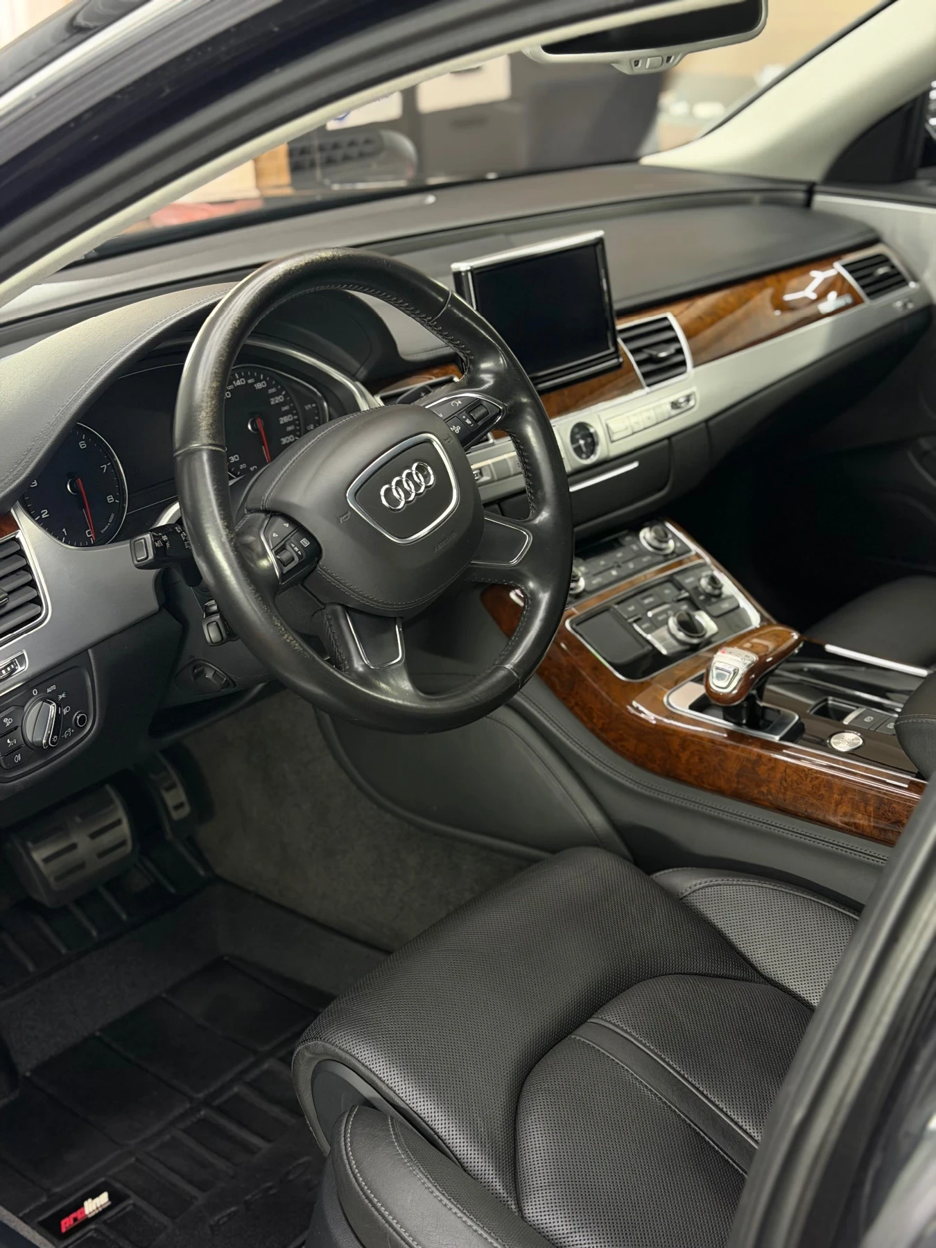 Audi A8 4.2 FSI QUATTRO 2011, снимка 15 - Автомобили и джипове - 55091890