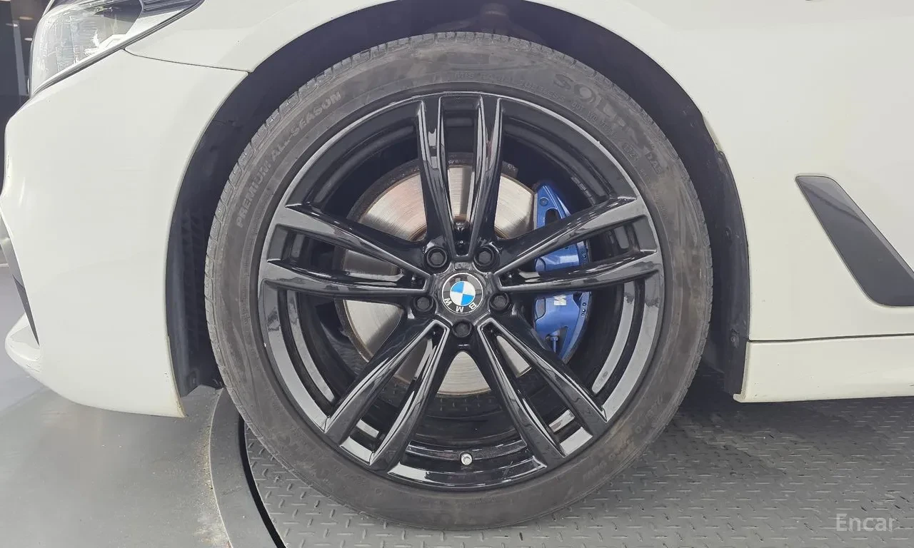 BMW 530 М-sport, снимка 3 - Автомобили и джипове - 55394372