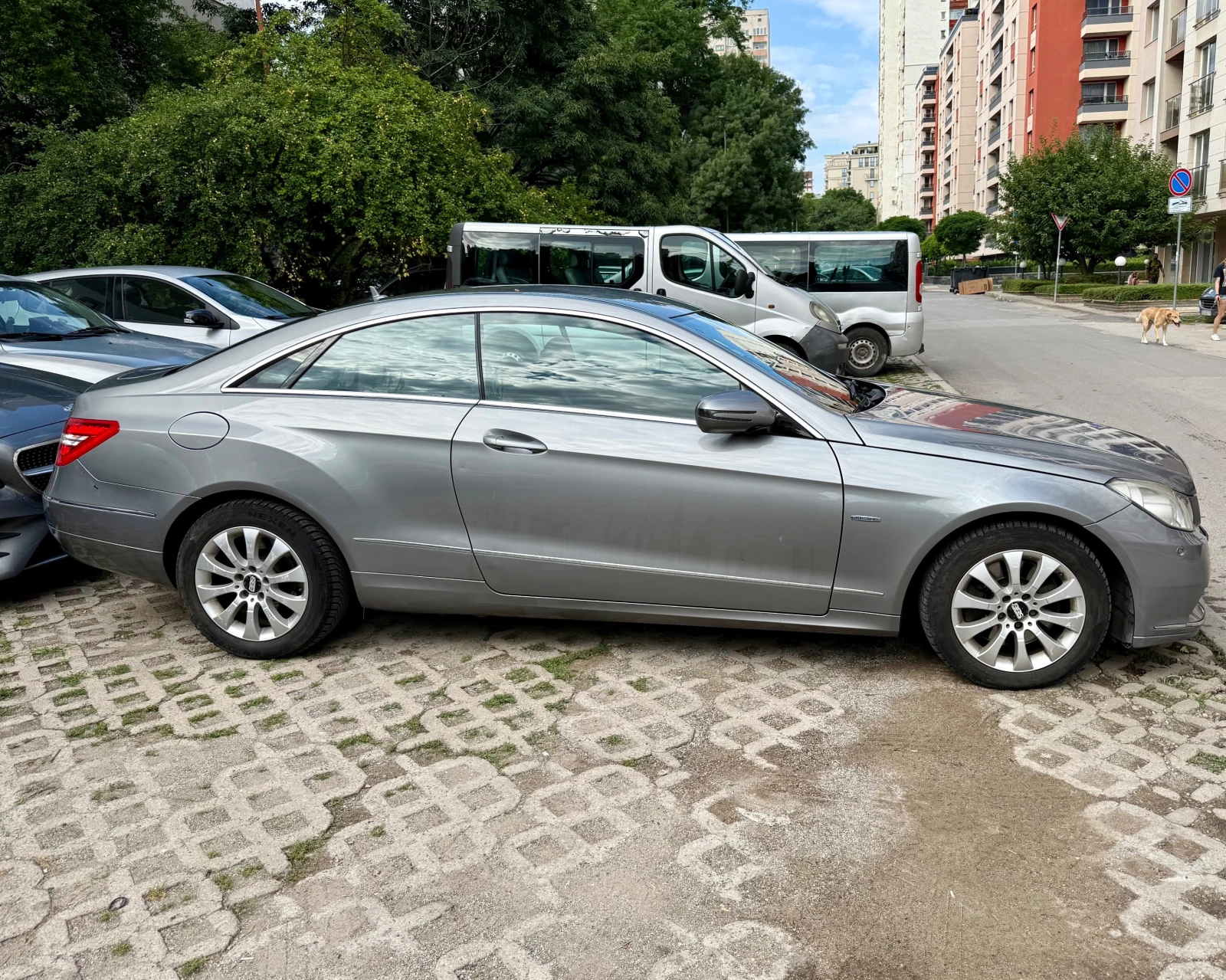 Mercedes-Benz E 250 Купе, снимка 5 - Автомобили и джипове - 55439959