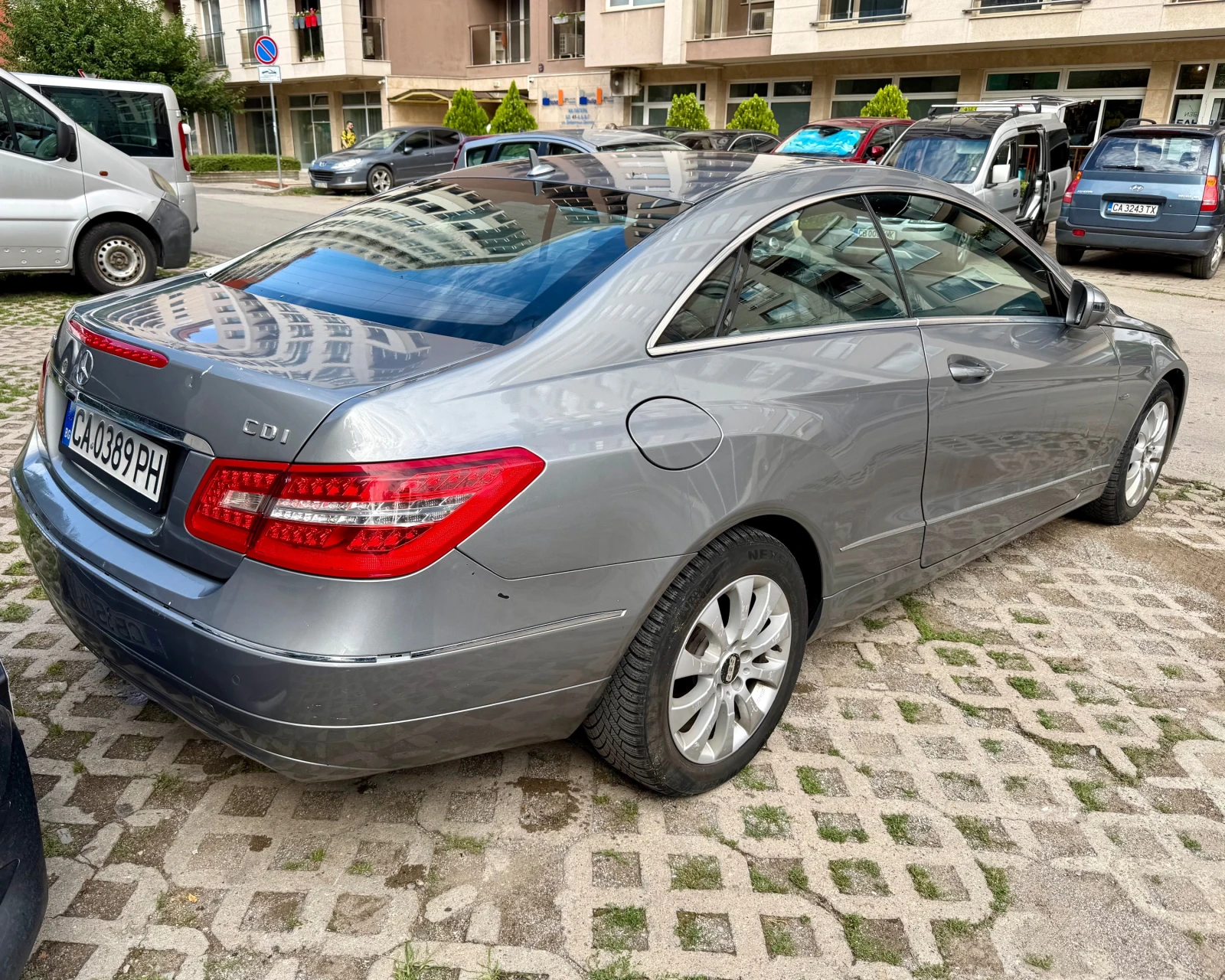 Mercedes-Benz E 250 Купе, снимка 6 - Автомобили и джипове - 55439959
