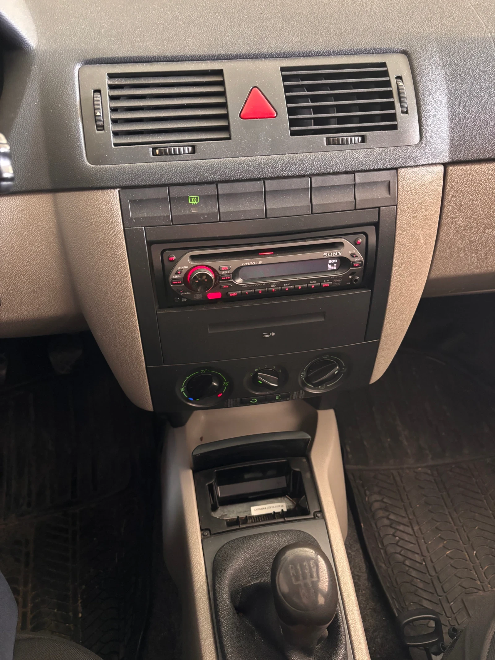 Skoda Fabia, снимка 12 - Автомобили и джипове - 56462316