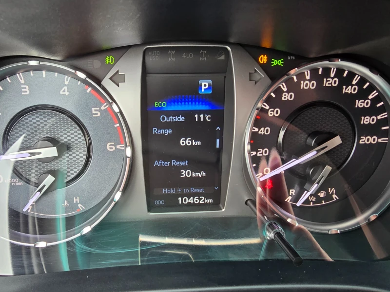 Toyota Hilux 2.8D4D-ГАРАНЦИОНЕН-ЕВРО 6С-АВТОМАТИК-10800КМ-НАВИ, снимка 12 - Автомобили и джипове - 49762756