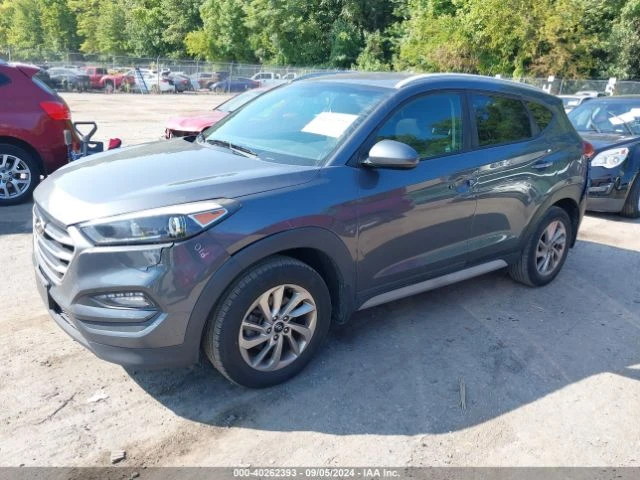 Hyundai Tucson SE, снимка 2 - Автомобили и джипове - 47956262