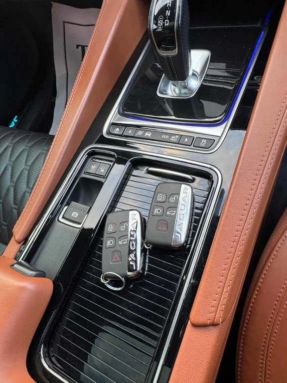 Jaguar F-PACE SVR  CARFAX, снимка 12 - Автомобили и джипове - 52696605