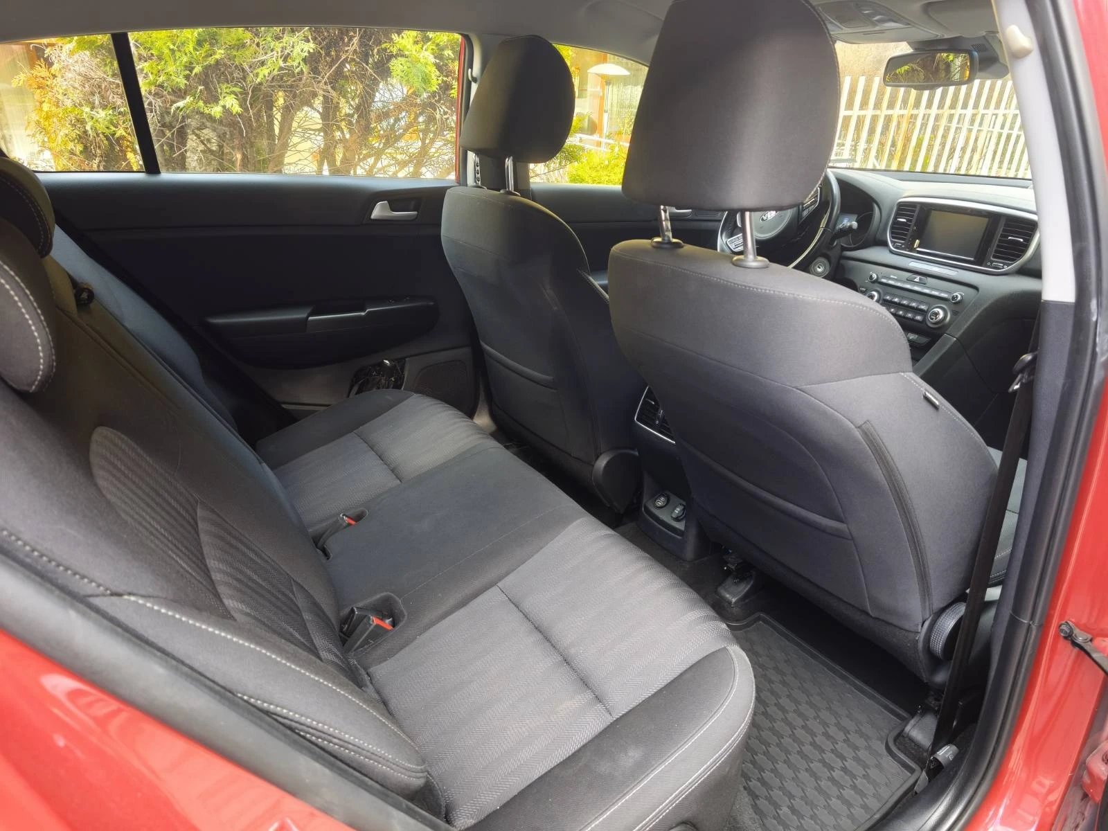 Kia Sportage 1.6, снимка 8 - Автомобили и джипове - 53989749