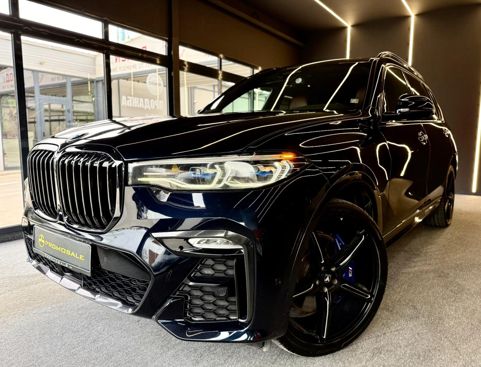 BMW X7 xDrive40i* М* Sky Lounge* Лизинг, снимка 3 - Автомобили и джипове - 54150399