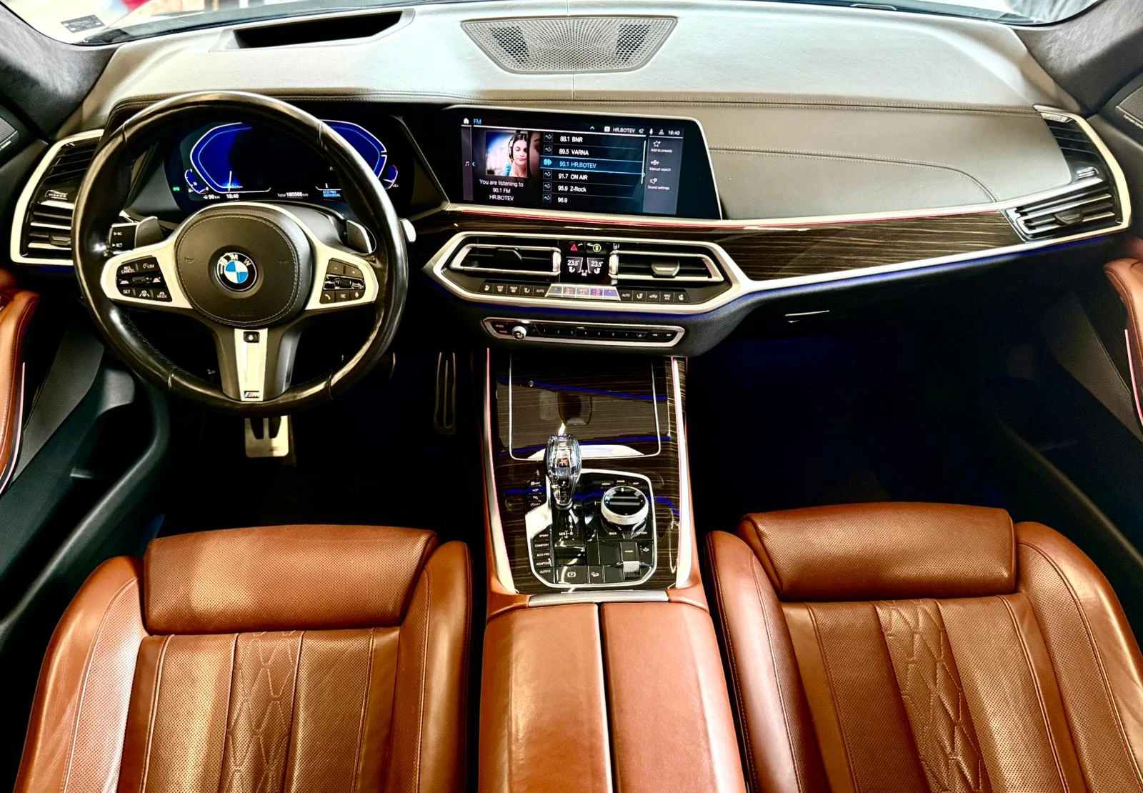 BMW X7 xDrive40i* М* Sky Lounge* Лизинг, снимка 9 - Автомобили и джипове - 54150399