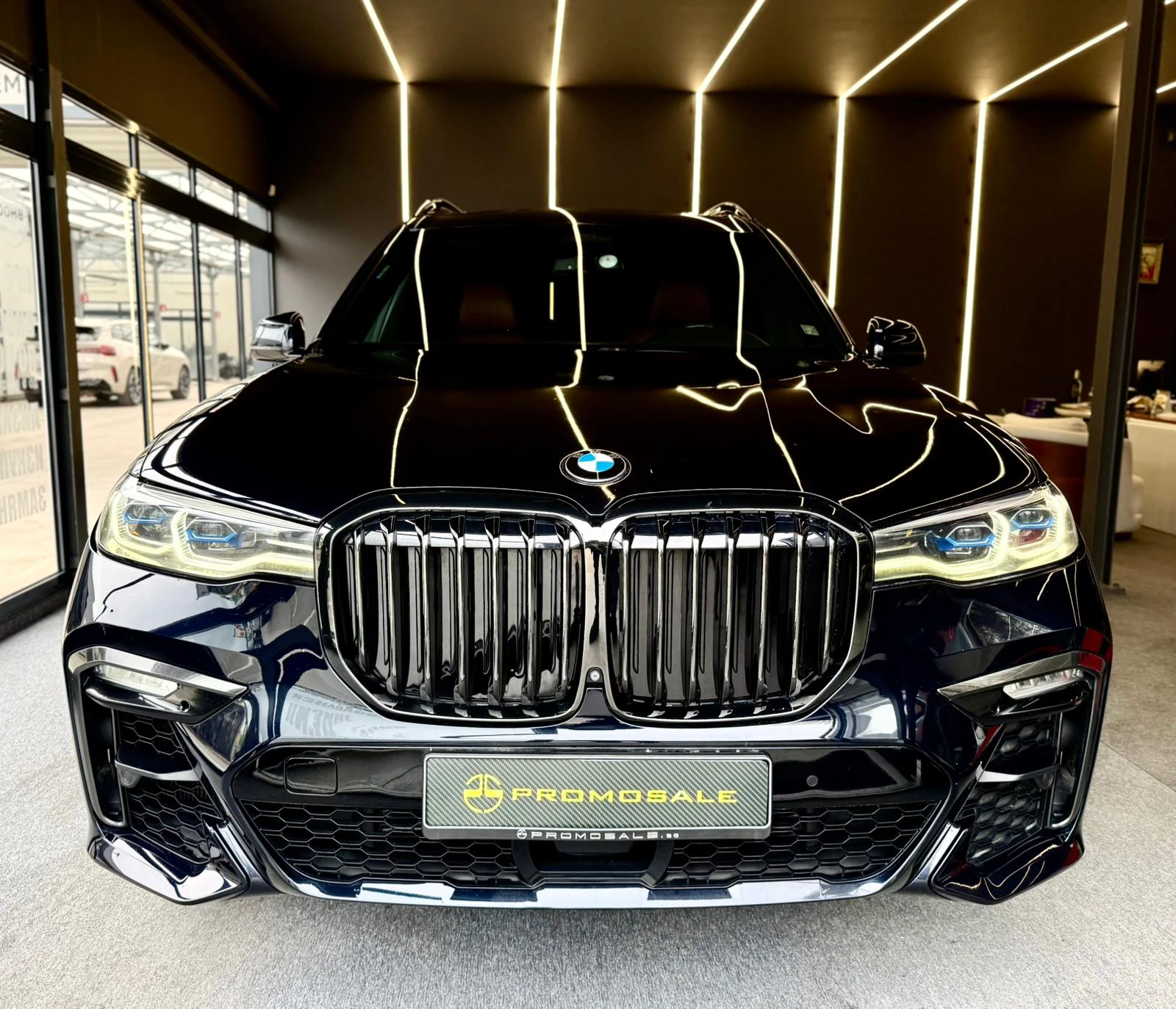 BMW X7 xDrive40i* М* Sky Lounge* Лизинг, снимка 2 - Автомобили и джипове - 54150399
