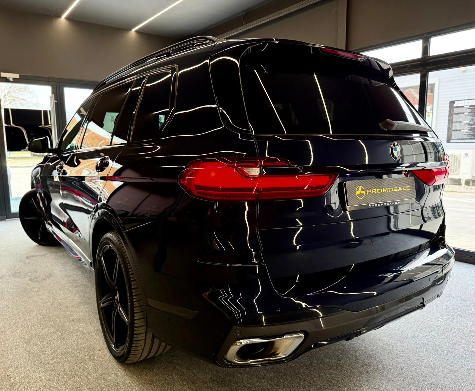 BMW X7 xDrive40i* М* Sky Lounge* Лизинг, снимка 4 - Автомобили и джипове - 54150399