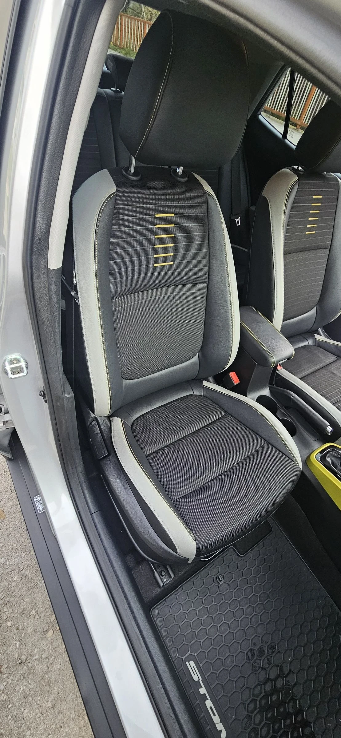 Kia Stonic, снимка 10 - Автомобили и джипове - 54267731