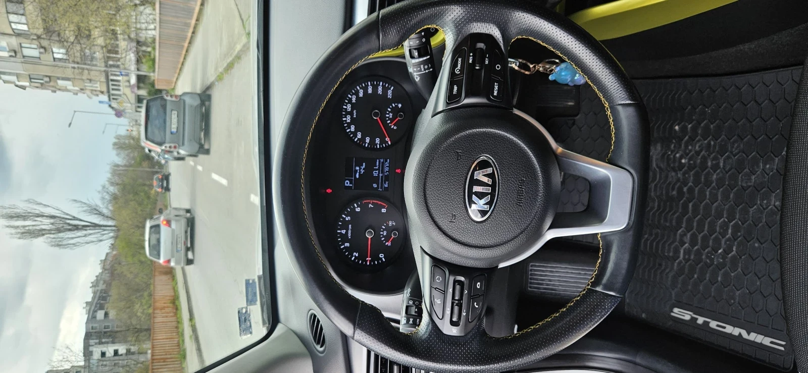 Kia Stonic, снимка 5 - Автомобили и джипове - 54267731