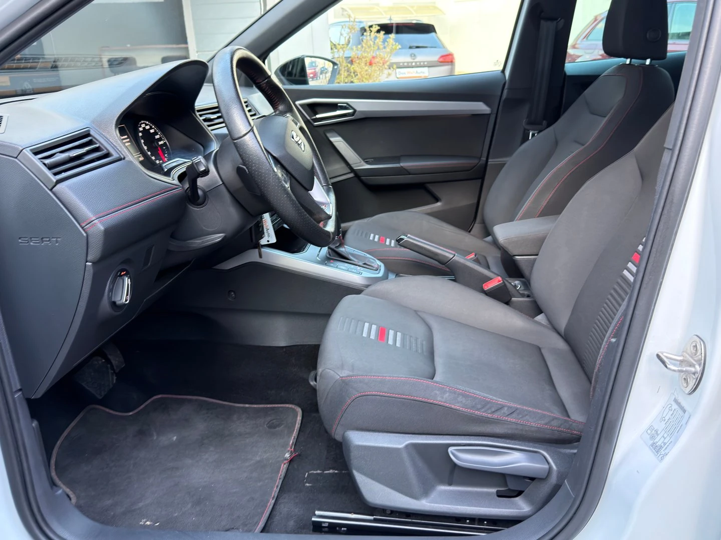 Seat Arona, снимка 4 - Автомобили и джипове - 56420632