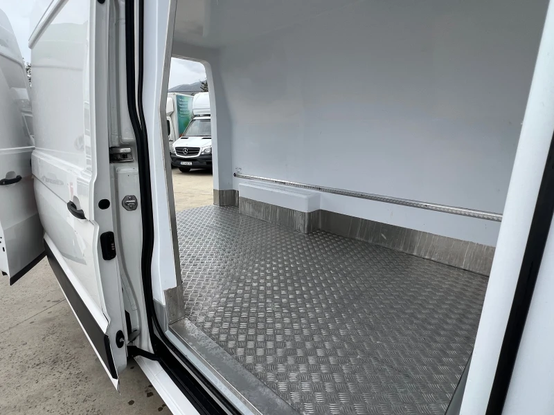 VW Crafter 2.0TDI ХЛАДИЛЕН , KERSTNER , EURO6 , снимка 11 - Бусове и автобуси - 47523733