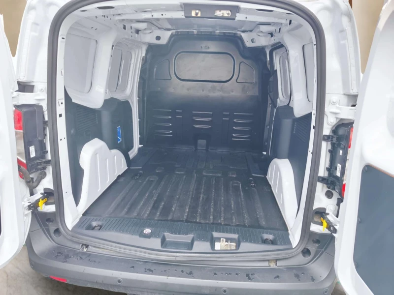 Ford Tourneo 1.0 EcoBoost, снимка 10 - Бусове и автобуси - 52656828