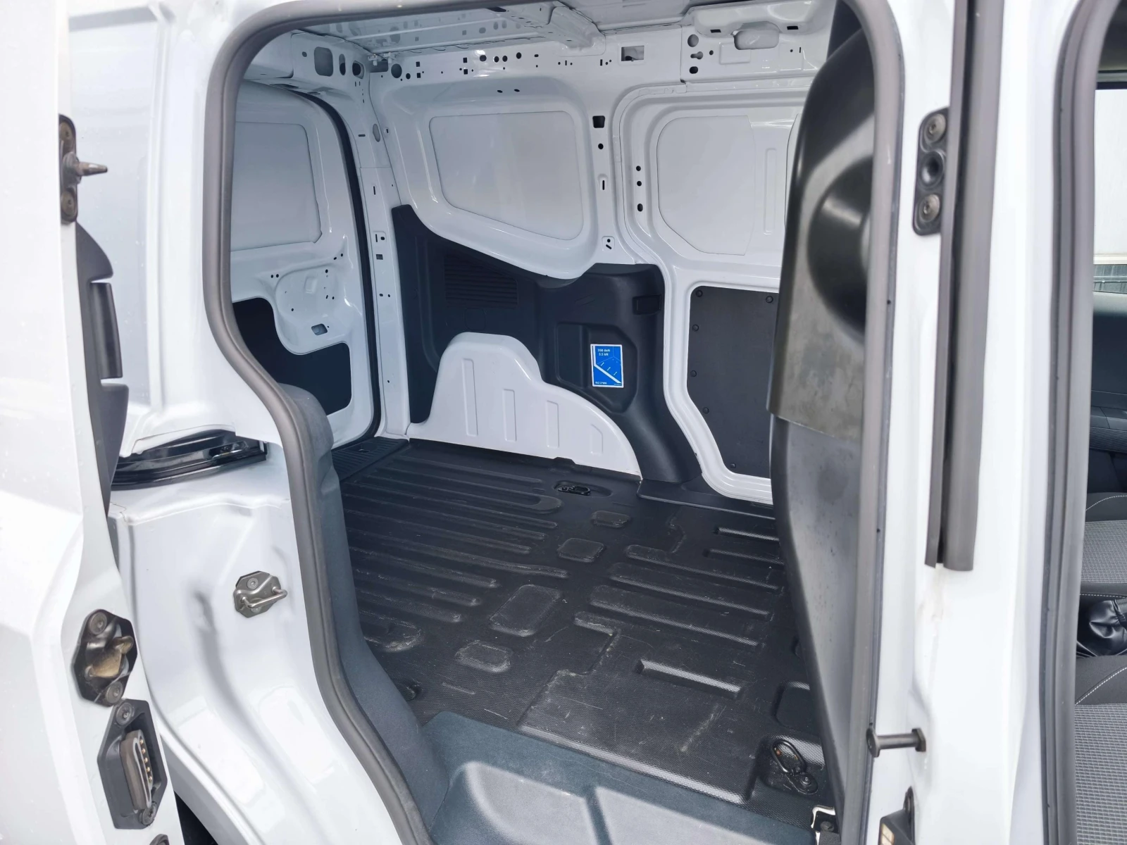 Ford Tourneo 1.0 EcoBoost - изображение 9