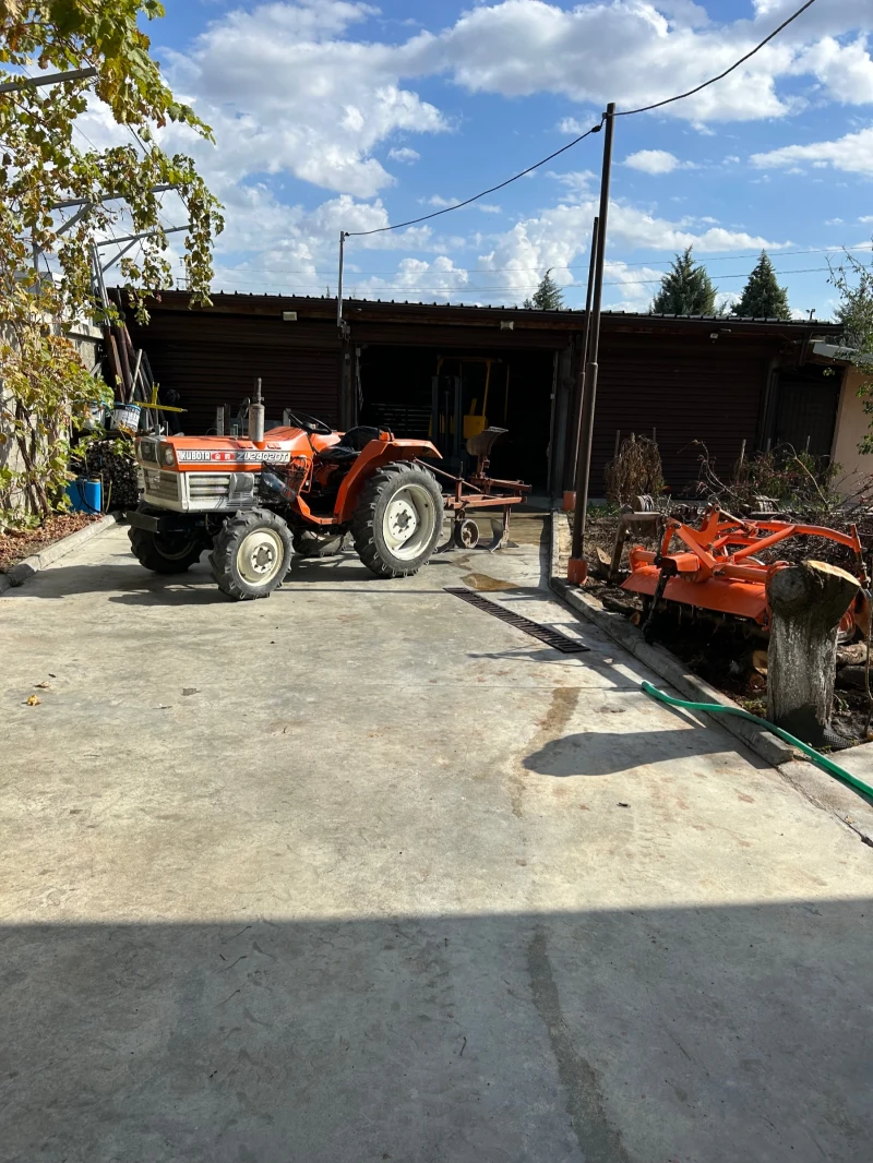 Трактор Kubota, снимка 2 - Селскостопанска техника - 52324037