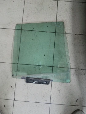Стъкло задно ляво Гранд Чероки 2.7црд