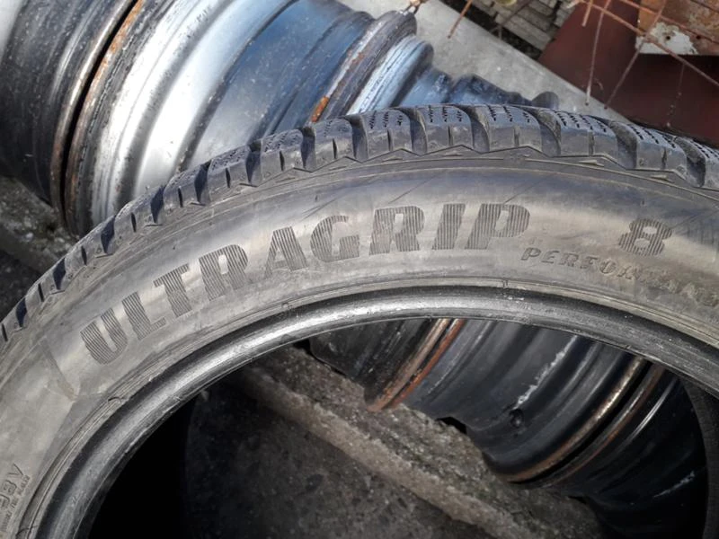 Гуми Зимни 235/45R18, снимка 6 - Гуми и джанти - 23913561